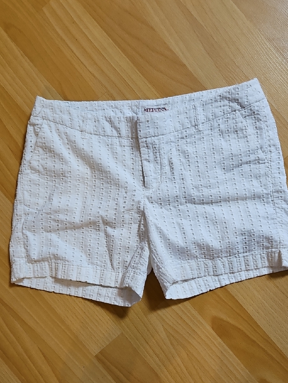4/$10 Merona White Eyelet Cotton Shorts